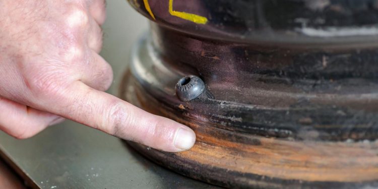 Auto Klub – Fuševi kod montaže guma: Ovi propusti vulkanizera mogu izazvati oštećenje gume i pucanje u vožnji