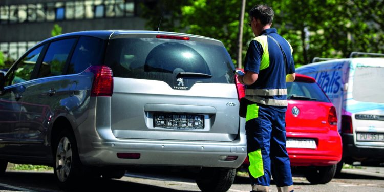 Auto Klub – Građanski bunt u metropoli: Ovo je istina može li se skidanjem registracija s automobila parkirati badava