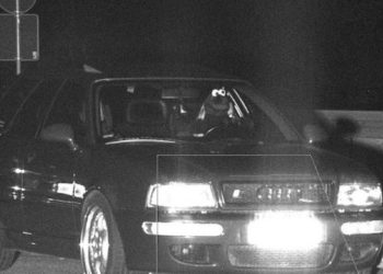 Auto Klub – Ima li koga za volanom? Policija traži vozača koji se narugao kamerama za brzinu