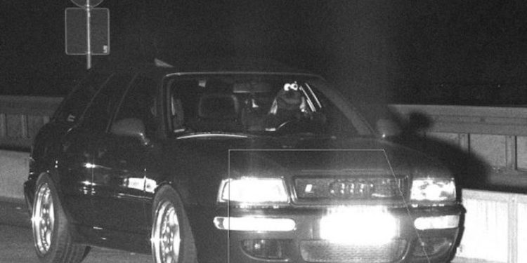 Auto Klub – Ima li koga za volanom? Policija traži vozača koji se narugao kamerama za brzinu