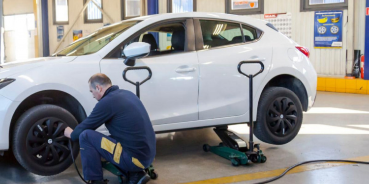 Auto Klub – Isplati li se puniti gume dušikom? Za tri eura po gumi postaju otpornije na temperature i stabilnije u vožnji