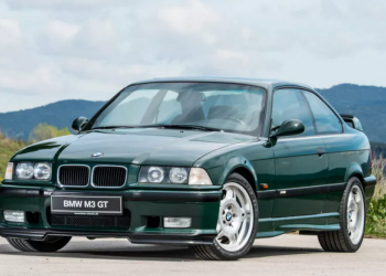 Auto Klub – Kakav blam: Divljao BMW-om M3 na ilegalnom susretu ljubitelja automobila i razbio se ‘pred nosom’ policajaca