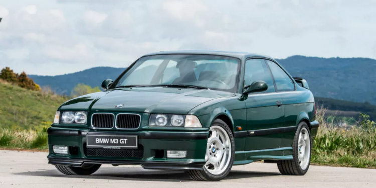 Auto Klub – Kakav blam: Divljao BMW-om M3 na ilegalnom susretu ljubitelja automobila i razbio se ‘pred nosom’ policajaca