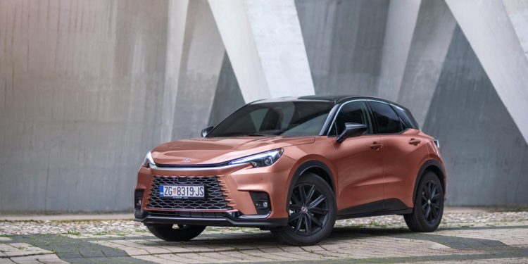Auto Klub – Lexus LBX