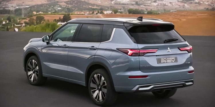 Auto Klub – Mitsubishi konačno ima nešto novo za Europu: S tri godine zakašnjenja predstavljen novi Outlander