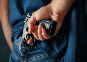 Auto Klub – Neobičan potez: Kupac kasnio s plaćanjem rate pa mu ljutiti trgovac oteo auto pištoljem. Intervenirala policija