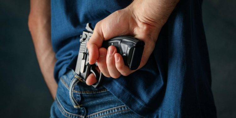 Auto Klub – Neobičan potez: Kupac kasnio s plaćanjem rate pa mu ljutiti trgovac oteo auto pištoljem. Intervenirala policija