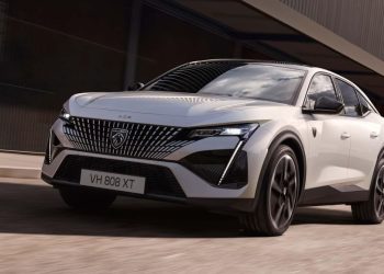 Auto Klub – Novom električnom izvedbom su ponovo proširili ponudu: Ovo je novi Peugeot E-408