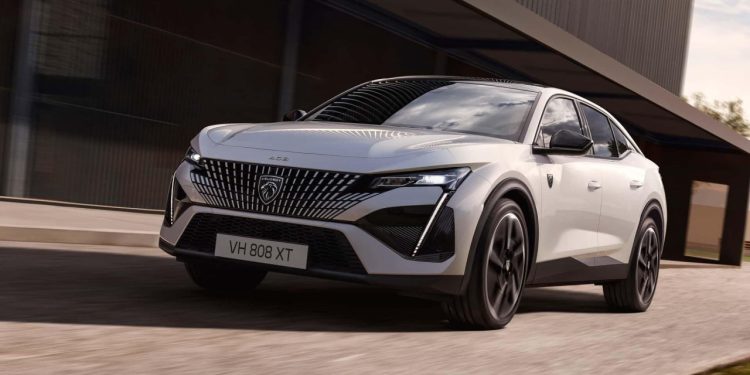 Auto Klub – Novom električnom izvedbom su ponovo proširili ponudu: Ovo je novi Peugeot E-408