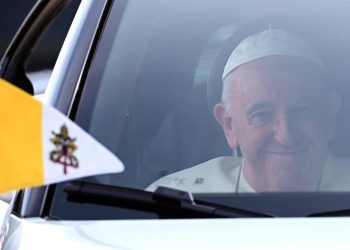 Auto Klub – Pogledajte u kojem je automobilu Papa Franjo odradio turneju Azijom: Podržava održivu mobilnost