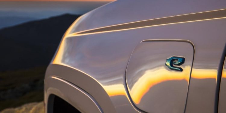 Auto Klub – Poručili vlasnicima: Nemojte puniti ni parkirati ove automobile u garaže. Mogu se zapaliti