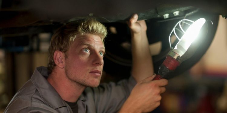 Auto Klub – Samo na Balkanu: Golf dvojku mu je ‘pojela’ hrđa no ‘majstor’ je našao način da ga popravi, evo i kako