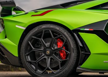 Auto Klub – Sreća u nesreći: Pogledajte kako je nesretni vozač okrenuo Lamborghini na krov