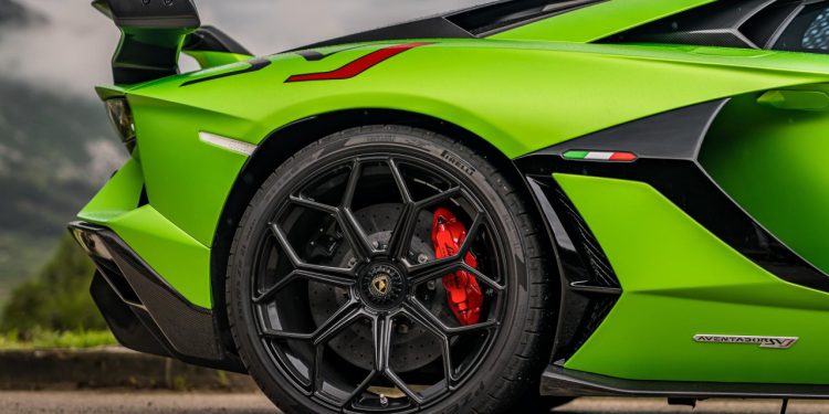 Auto Klub – Sreća u nesreći: Pogledajte kako je nesretni vozač okrenuo Lamborghini na krov