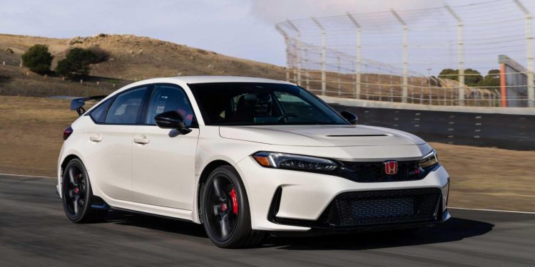 Auto Klub – Šteta 1,2 milijuna eura: Lopovi u jednoj noći ukrali 45 automobila, među njima i 20 Civica Type R