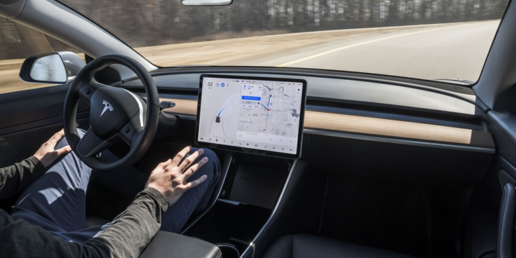 Auto Klub – Teslin autonomni sustav je ‘slijep’ u magli? Istražuju se četiri nesreće, jedna osoba poginula