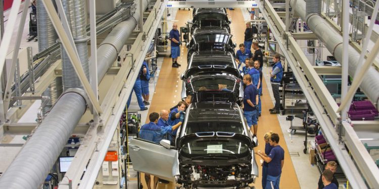 Auto Klub – Uložili milijarde, a potražnje nema. Šef BMW-a: ‘EU mora preispitati zabranu dizelaša i benzinaca od 2035. godine’