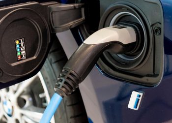 Auto Klub – Velika tvrtka uklonila sve punjače za električne aute iz svojih garaža: ‘Naš prioritet je sigurnost’