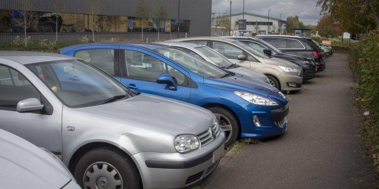 Auto Klub – Zašto roditelji ne smiju djecu učiti voziti auto po kvartu? Ova djevojka je saznala na teži način