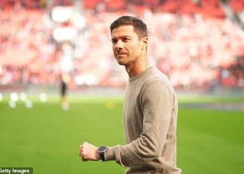 Bayer Leverkusen ‘podnio je ostavku na gubitak Xabija Alonsa sljedećeg ljeta’ s dva europska teškaša ‘željenima’ da Španjolac postane njihov sljedeći trener… uključujući najbolju momčad Premier lige