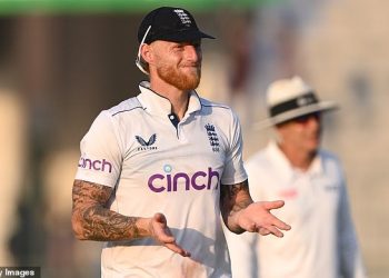 Ben Stokes ostao je zbunjen jer je Engleska iznevjerena greškom tehnologije u drugom ogledu protiv Pakistana – a gosti se i dalje bore u pokušaju da pobijede u utakmici