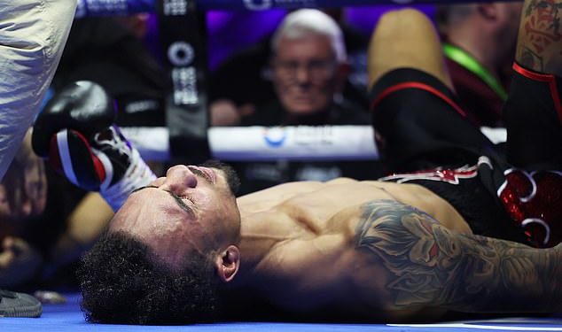 Ben Whittaker je poslan DA LETI iz ringa prije nego što su suci otkazali borbu i dodijelili rijetku odluku uoči borbe Artura Beterbieva i Dmitryja Bivola za titulu