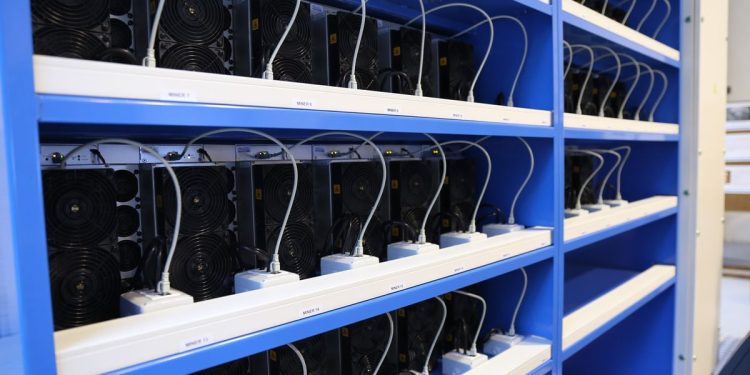 Bitcoin (BTC) Miner HIVE Digital (HIVE) Očekuje se da će udvostručiti svoj hashrate u nadolazećoj godini, započeti s prekomjernom težinom: Cantor