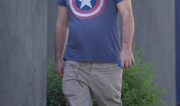 Bivši dječji glumac iz Ratova zvijezda, 35, izgleda neprepoznatljivo tijekom rijetkih izlazaka… možete li pogoditi tko je on?