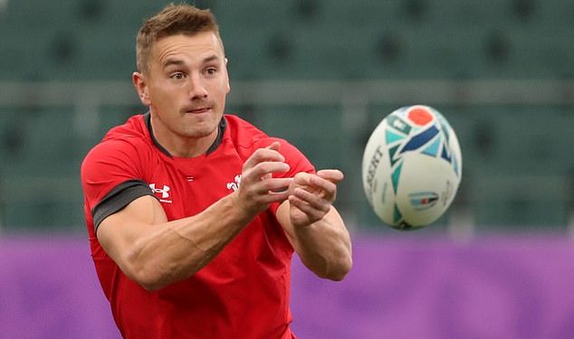 Bivši reprezentativac Walesa Jonathan Davies povlači se iz profesionalnog ragbija… oduzimajući vrijeme za svoju slavnu 18-godišnju karijeru nakon što je neko vrijeme pauzirao iz sporta