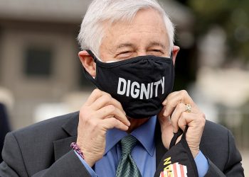 Bivši republikanski zastupnik Fred Upton kaže da je ‘ponosan’ što je glasao za Kamalu Harris