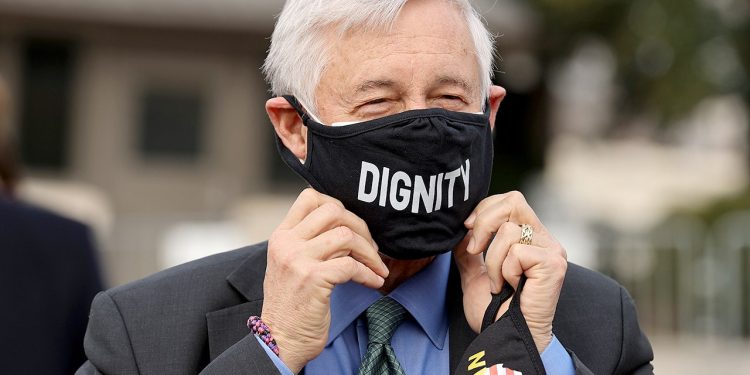 Bivši republikanski zastupnik Fred Upton kaže da je ‘ponosan’ što je glasao za Kamalu Harris