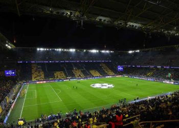 Borussia Dortmund, kontroverzna koreografija: “Uefa mafijo, ti misliš samo na novac”