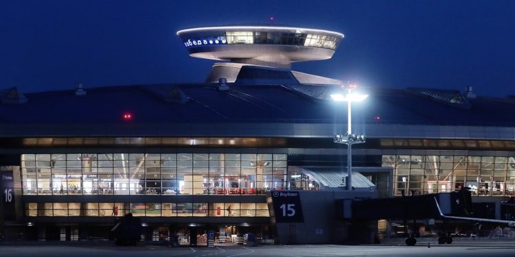 Britanski diplomat napao ruske novinare (VIDEO) — RT Rusija i bivši Sovjetski Savez