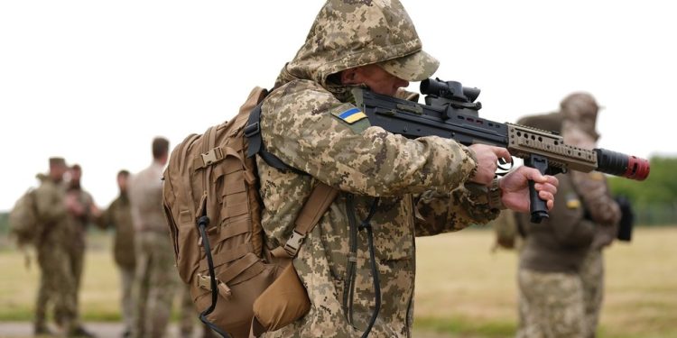 Britanski komandos koji je obučavao ukrajinske trupe preminuo tijekom vježbe — RT World News