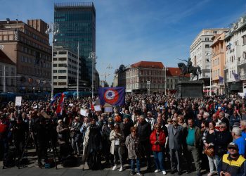 Brojni umirovljenici prosvjedovali na Trgu bana Jelačića: ‘On misli da mi to ne razumijemo’