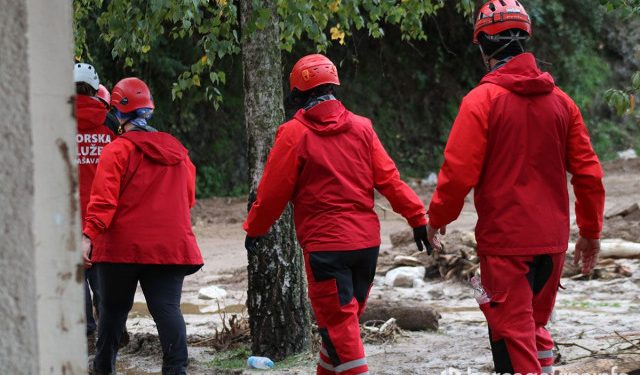 CIVILNA ZAŠTITE HNŽ S područja Konjica do sada evakuirano 411 osoba, u Jablanici nastavak potrage za stradalima