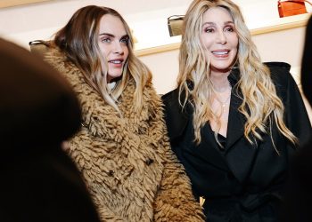 Cher i Cara Delevingne predvode glam na ponovnom otvaranju Burberryjeve trgovine u 57. ulici u New Yorku