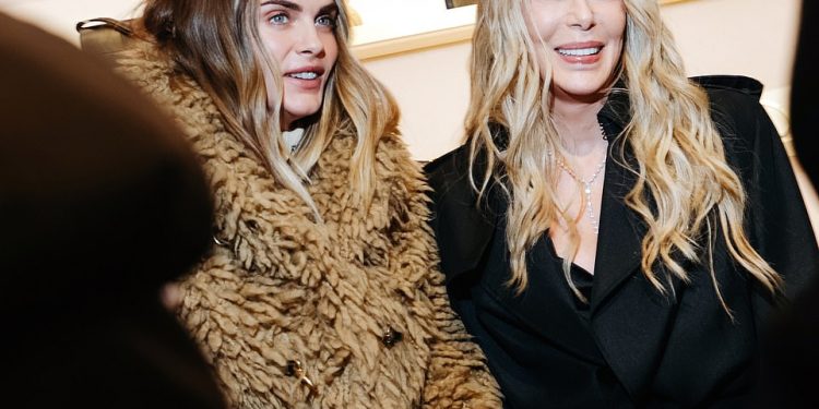 Cher i Cara Delevingne predvode glam na ponovnom otvaranju Burberryjeve trgovine u 57. ulici u New Yorku