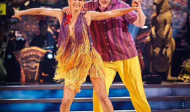 Chris McCausland iz Strictlyja ‘šefovima BBC-ja zadaje veliku glavobolju’ – budući da je i dalje favorit kladioničara za pobjedu u showu