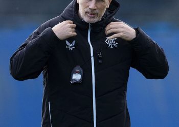 Clement oprezan zbog prijetnje koju predstavlja Lyon s velikom potrošnjom dok se Rangersi pripremaju za podizanje razine u Europskoj ligi