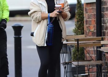 Coleen Rooney ne može obrisati osmijeh s lica dok uzima kavu nakon odlaska u teretanu usred svog ‘megabucks TV posla’