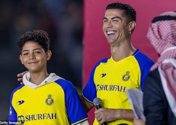 Cristiano Ronaldo stavlja svoje najstarije dijete Jnr na intenzivan trening u teretani dok tata superzvijezda bez milosti postaje osobni trener