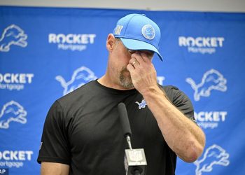 Dan Campbell odaje emotivnu počast Aidanu Hutchinsonu nakon što je zvijezda Detroit Lionsa pretrpjela užasan slom noge tijekom pobjede nad Dallas Cowboysima