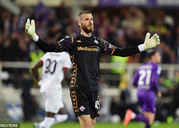 David de Gea stiže u pomoć Fiorentini dok je bivši vratar Manchester Uniteda obranio DVA jedanaesterca u 2-1 pobjedi nad AC Milanom
