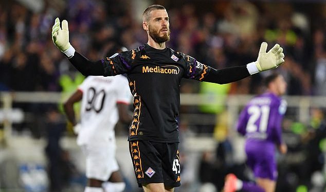 David de Gea stiže u pomoć Fiorentini dok je bivši vratar Manchester Uniteda obranio DVA jedanaesterca u 2-1 pobjedi nad AC Milanom