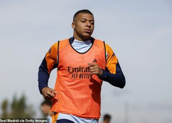 Didier Deschamps je ‘ZANUT’EN’ Kylianom Mbappeom dok Real Madrid donosi ključnu odluku nakon što kapetan Les Bluesa nije izabran za dužnost reprezentacije