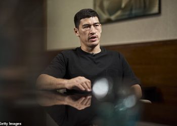 Dmitry Bivol o odrastanju dijeleći dvosobni stan s devetero ljudi, početku boksanja u baletnim cipelama i tučnjavi na ulici dok se priprema za neprikosnoveni obračun s Arturom Beterbievom