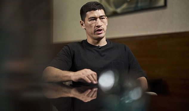 Dmitry Bivol o odrastanju dijeleći dvosobni stan s devetero ljudi, početku boksanja u baletnim cipelama i tučnjavi na ulici dok se priprema za neprikosnoveni obračun s Arturom Beterbievom
