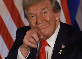 Donald Trump dovukao je milijardera, vlasnika NBA tima, na bizarnu dužnost nakon što ga je ‘uništio’ u Bijeloj kući