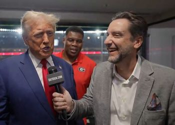 Donald Trump osuđuje nova pravila NFL-a o početnom udarcu i odaje priznanje koledž nogometu što je odbio pokleknuti za sigurnost igrača